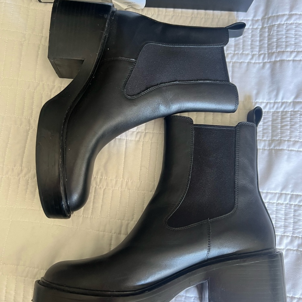 Coach Chelsea Boots - Picture 9 of 9